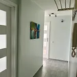 White Pearl Apartment *